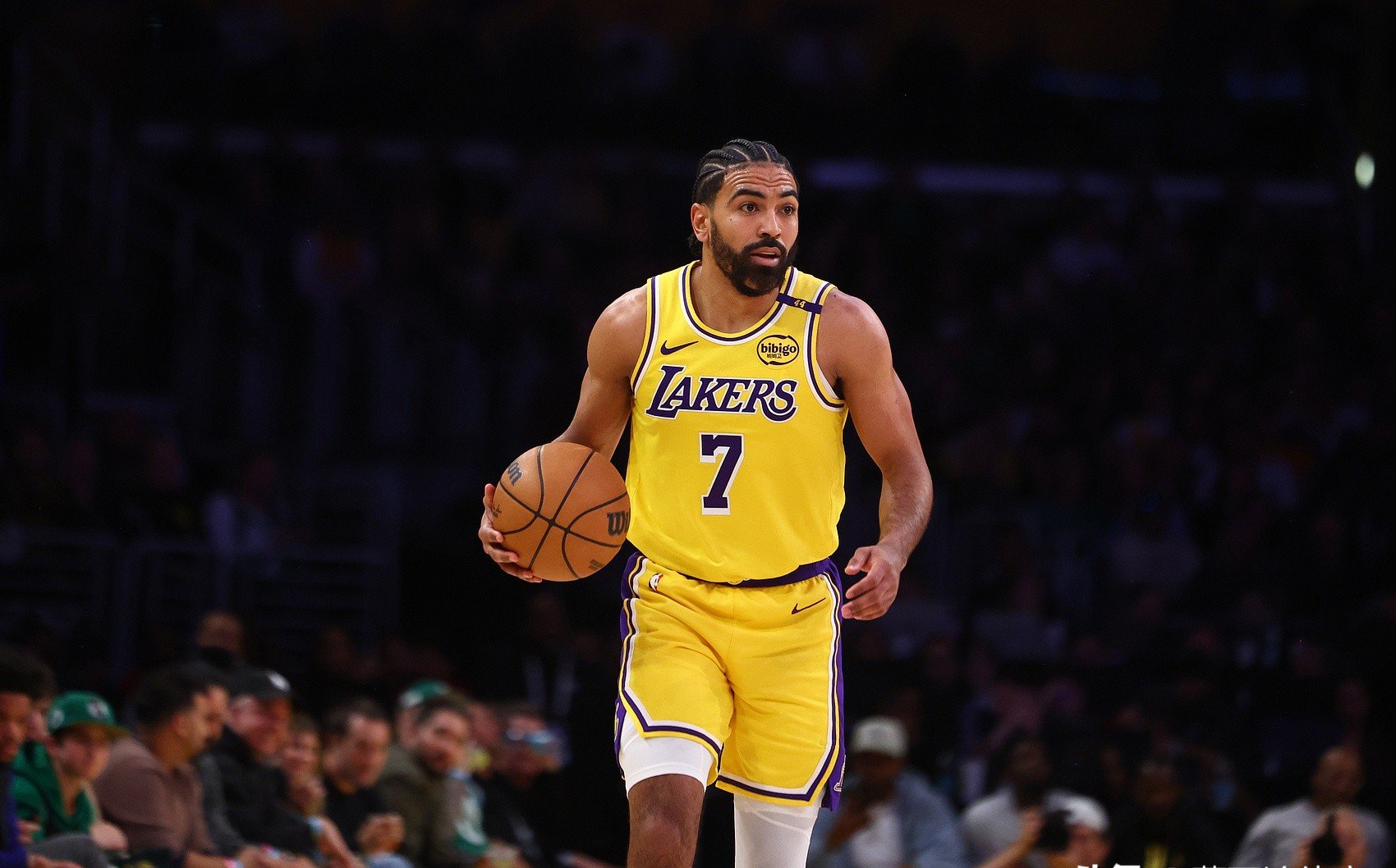 关于国际比赛日密尔沃基雄鹿调整名单以备NBA常规赛；单刀错失环节打磨；媒体盛赞；球探报告显示潜力的信息